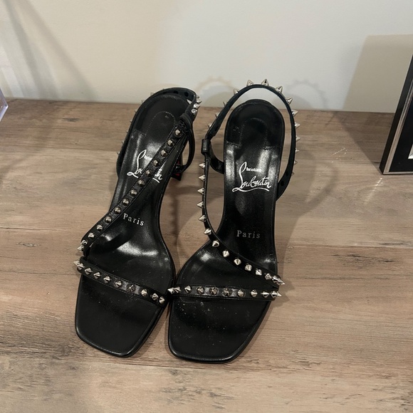 RED BOTTOMS BASICALLY NEW - Picture 3 of 3